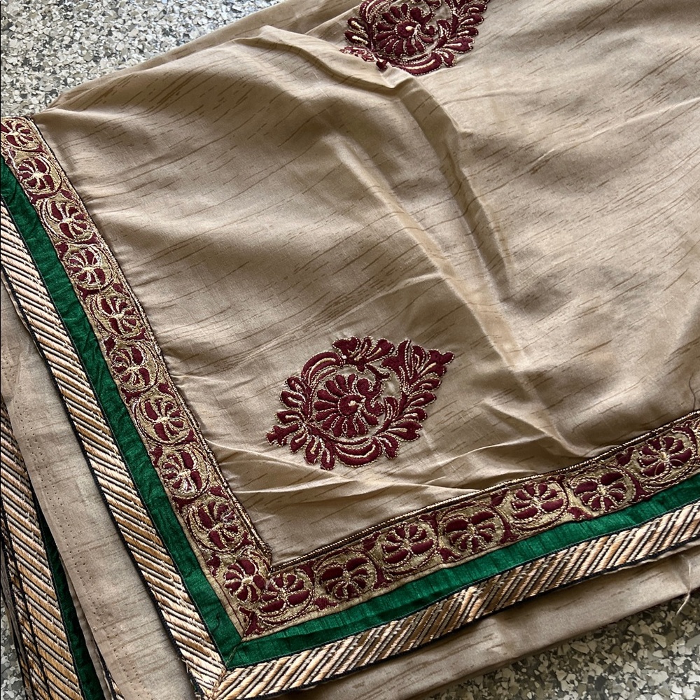 Sari with matching blouse - Picture 7 of 7